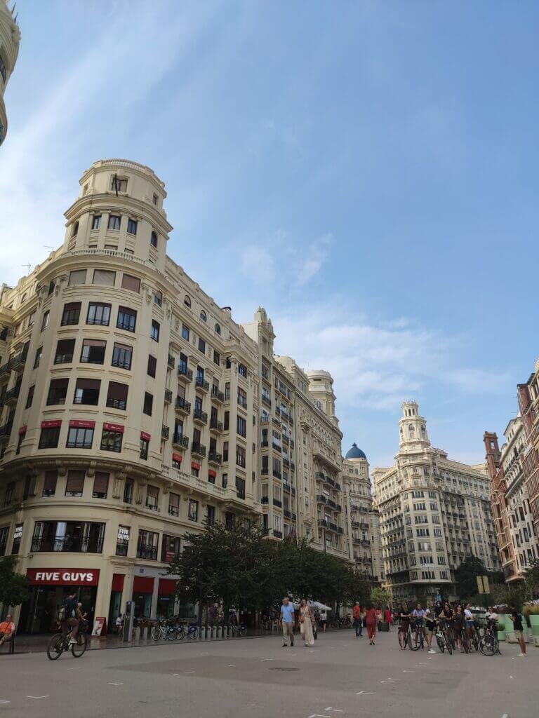 A photo of the plaça de l'ajuntament in Valencia
