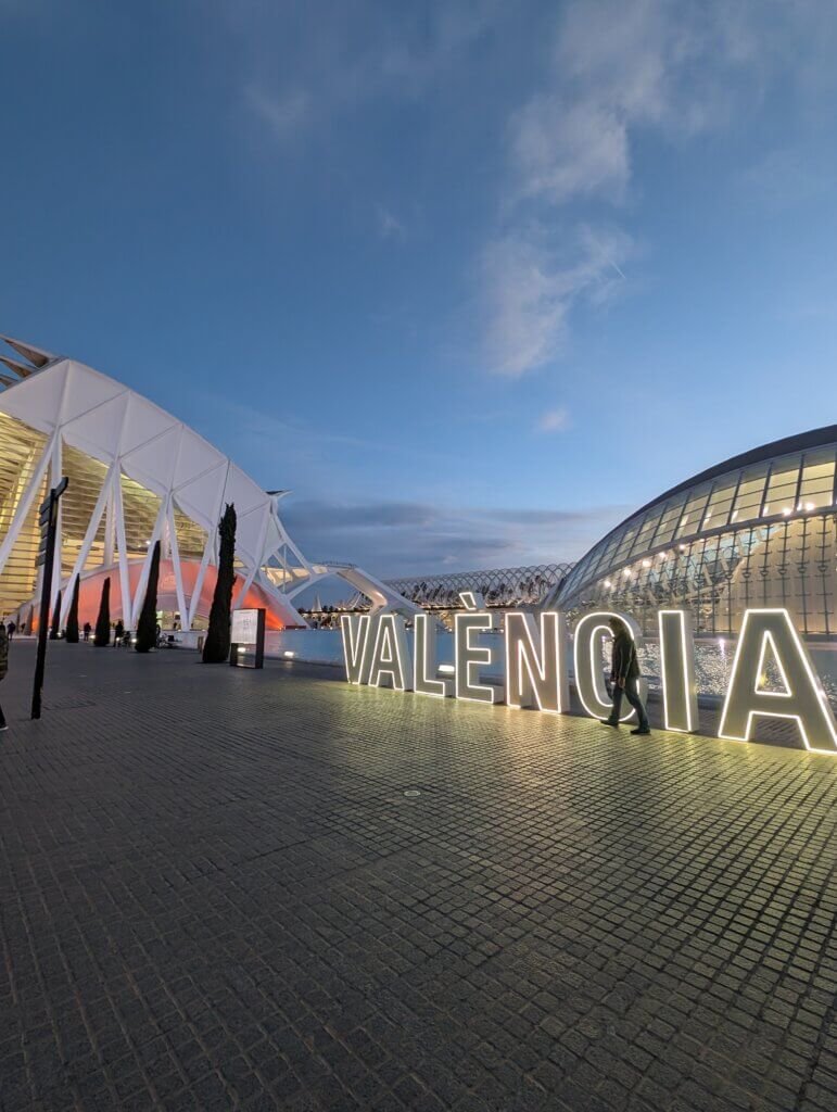 Valencia sign for a family day
